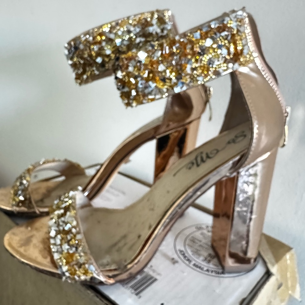 Elegant So Me Fashion Nova Gold and Silver Women's rhinestone Heels size 9